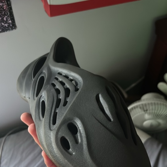 Yeezy FoamRunner Onyx - Picture 3 of 4